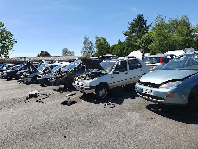 Aperçu des activités de la casse automobile AZUR AUTO située à FEYTIAT (87220)